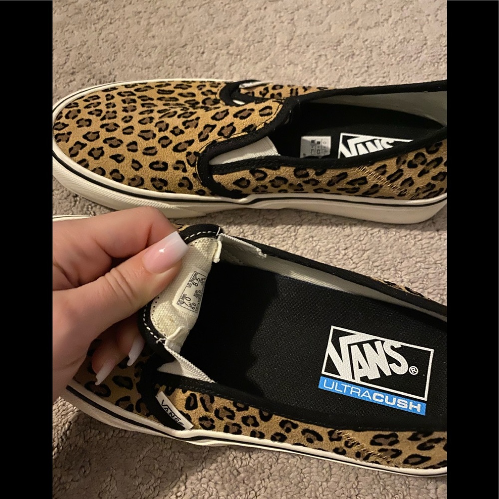 Vans leopard print new size 8.5 women or 7 men